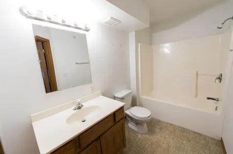 611-619 Johnson Avenue Waterloo IA 50702