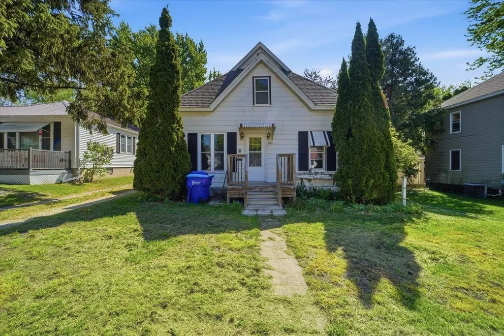 707 N Frederick Oelwein IA 50662