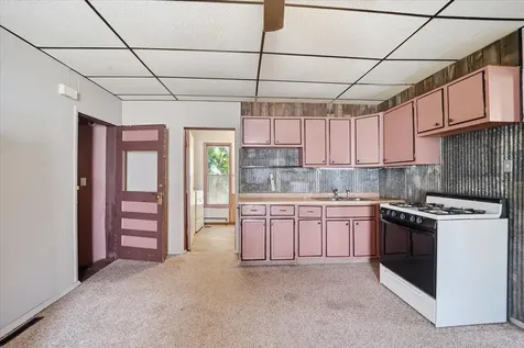 707 N Frederick Oelwein IA 50662