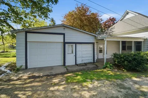 707 N Frederick Oelwein IA 50662