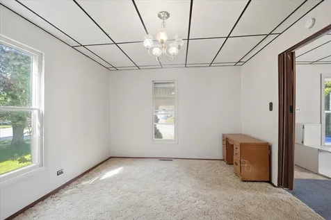 707 N Frederick Oelwein IA 50662