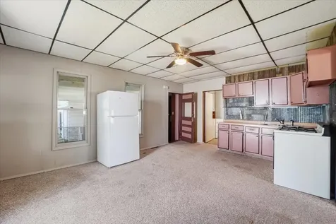 707 N Frederick Oelwein IA 50662