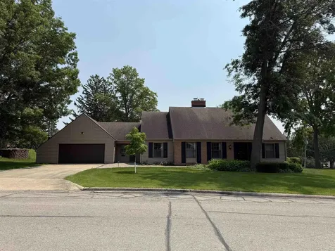 806 Ellis Drive Charles City IA 50616