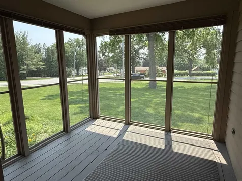 806 Ellis Drive Charles City IA 50616