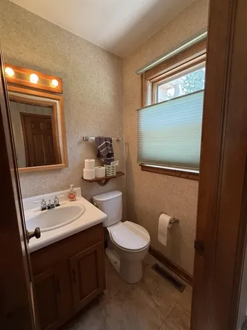 806 Ellis Drive Charles City IA 50616