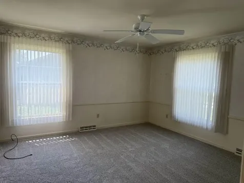 806 Ellis Drive Charles City IA 50616