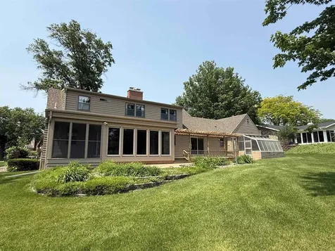 806 Ellis Drive Charles City IA 50616