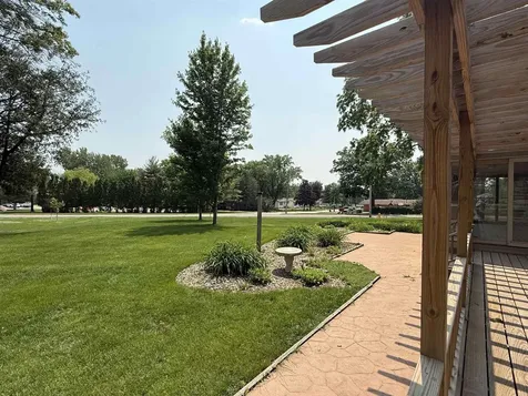 806 Ellis Drive Charles City IA 50616