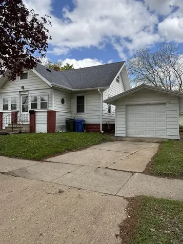 706 N Grand Avenue Charles City IA 50616