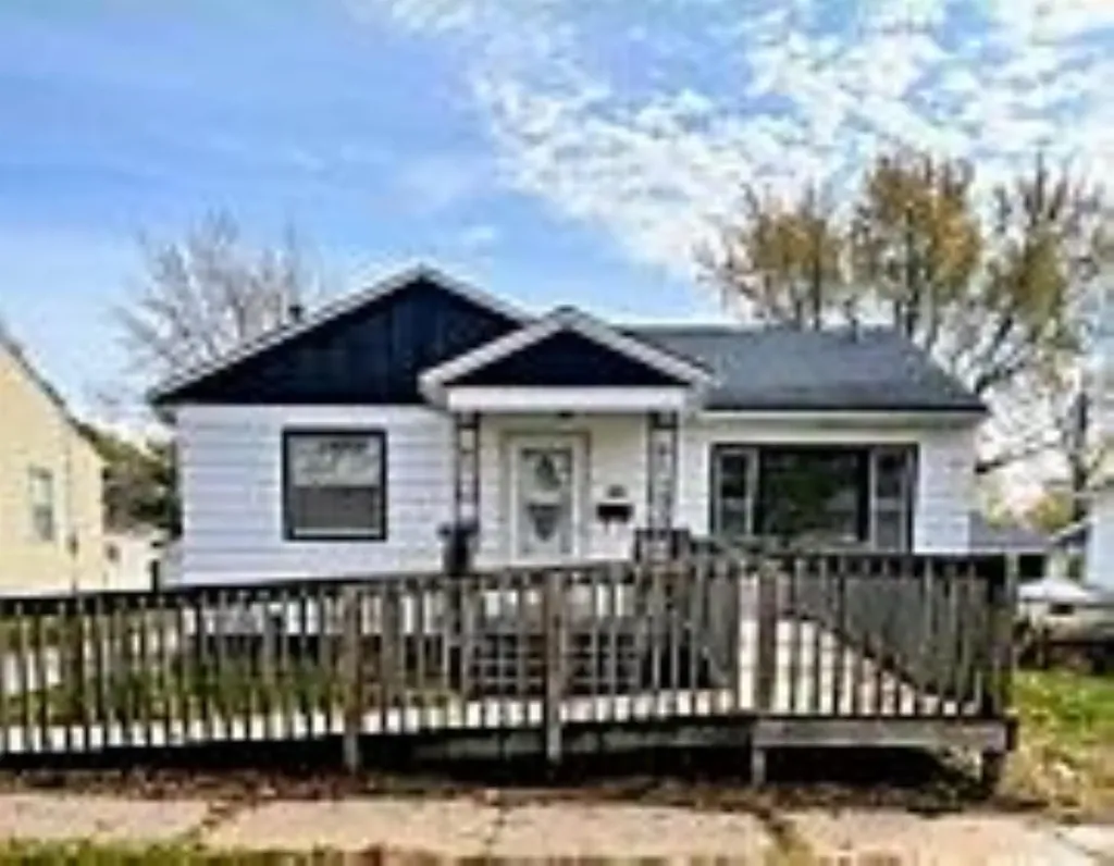 426 Hope Avenue Waterloo IA 50703