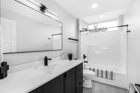 4015 Cedar Heights Drive Cedar Falls IA 50613