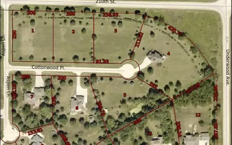 2993 Cottonwood Place Charles City IA 50616