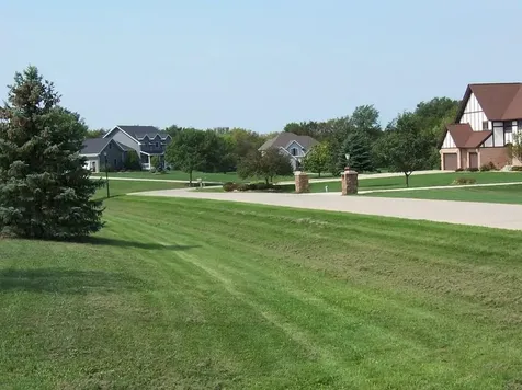 2993 Cottonwood Place Charles City IA 50616