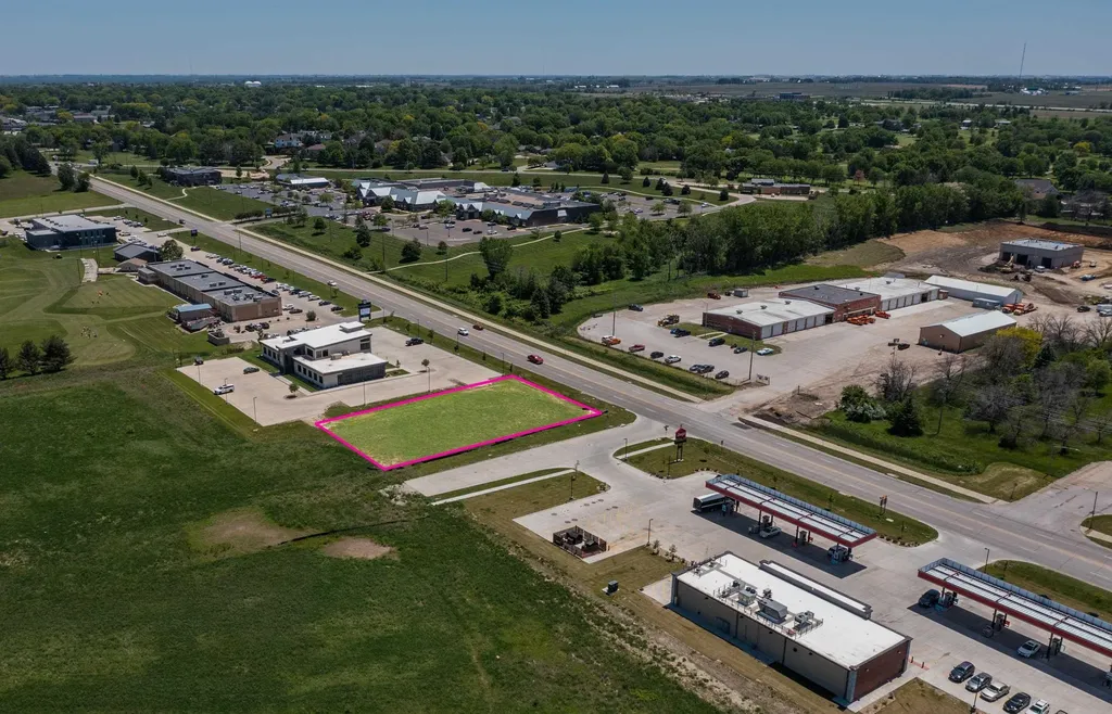 Village West 2nd Addn Lot 2 Waterloo IA 50701