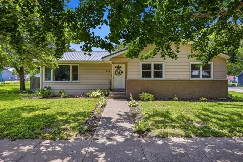209 Walnut Street Winfield IA 52659