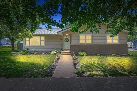 209 Walnut Street Winfield IA 52659