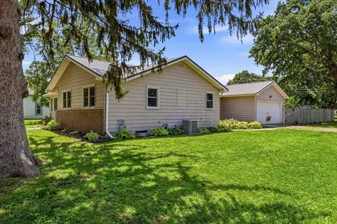 209 Walnut Street Winfield IA 52659