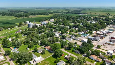 209 Walnut Street Winfield IA 52659