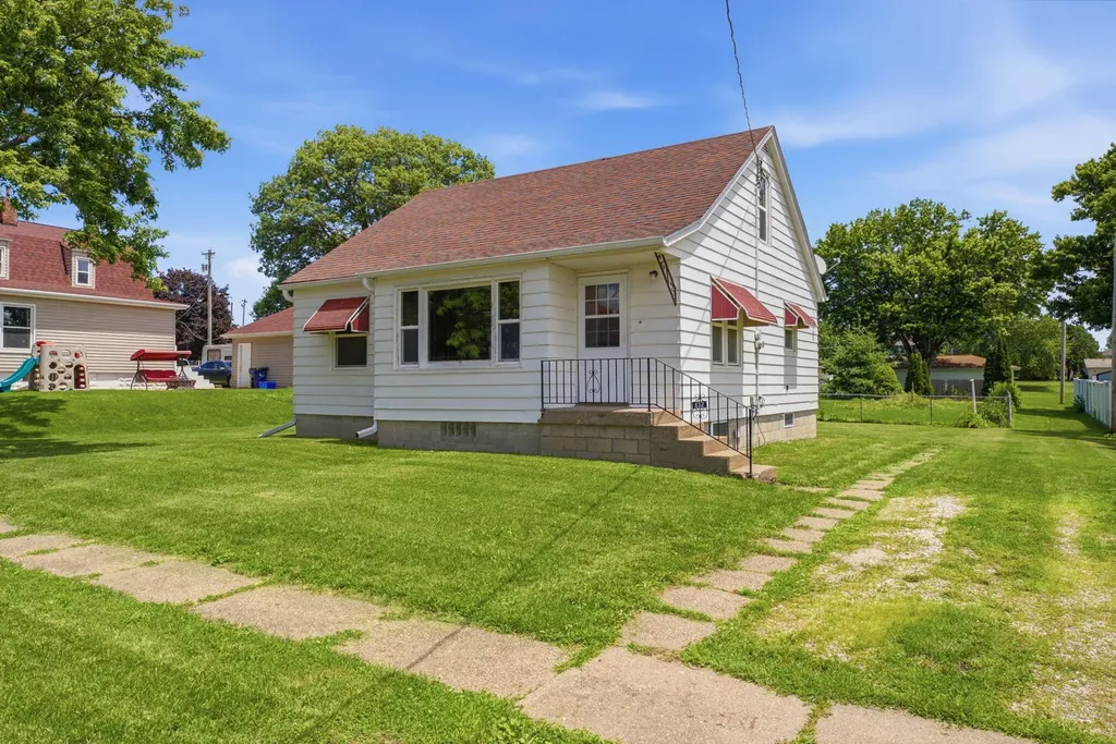 612 Locust Street Wilton IA 52778