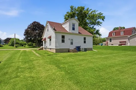 612 Locust Street Wilton IA 52778