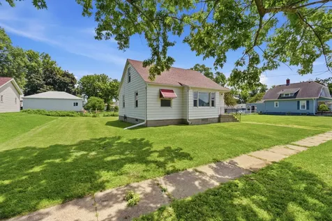 612 Locust Street Wilton IA 52778