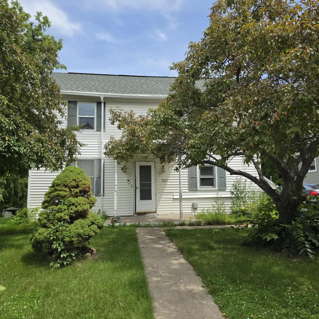 921 Newell Muscatine IA 52761