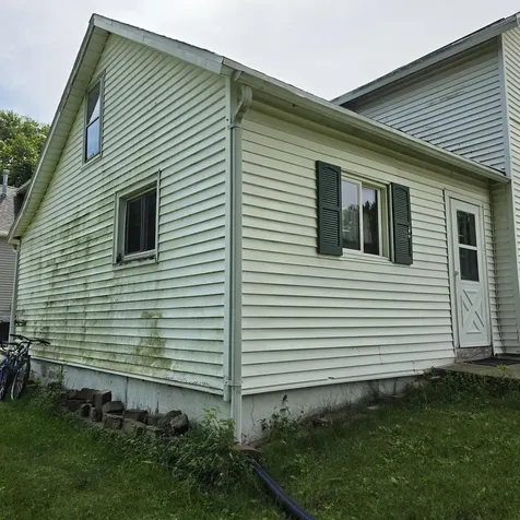 921 Newell Muscatine IA 52761
