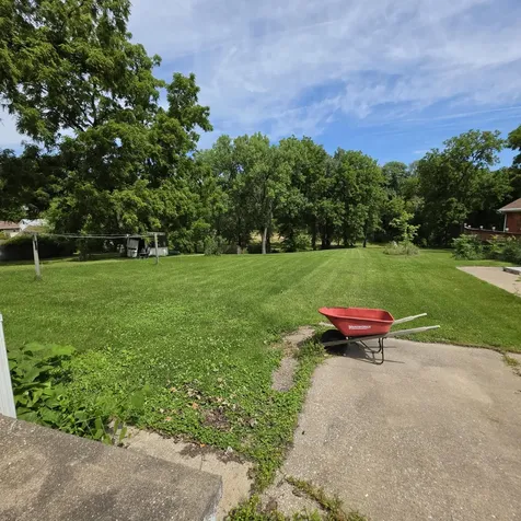 921 Newell Muscatine IA 52761