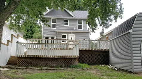 915 Newell Muscatine IA 52761