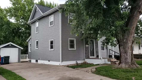 915 Newell Muscatine IA 52761