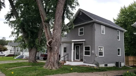 915 Newell Muscatine IA 52761