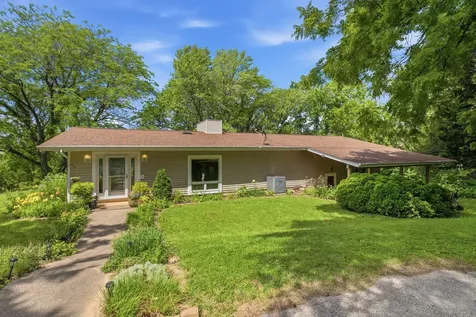 2049 Mississippi View Muscatine IA 52761