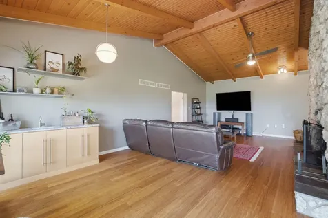 2049 Mississippi View Muscatine IA 52761