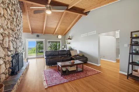 2049 Mississippi View Muscatine IA 52761