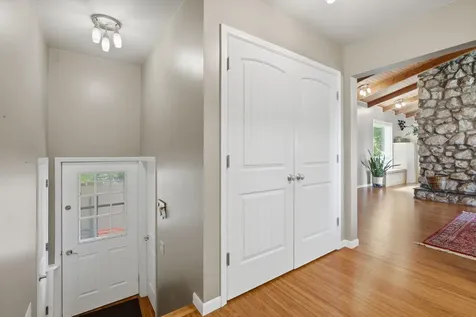 2049 Mississippi View Muscatine IA 52761