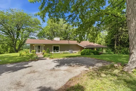 2049 Mississippi View Muscatine IA 52761