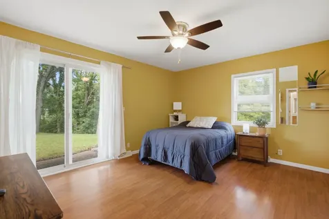 2049 Mississippi View Muscatine IA 52761