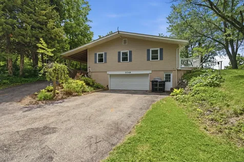 2049 Mississippi View Muscatine IA 52761