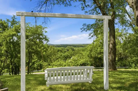 2049 Mississippi View Muscatine IA 52761