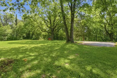 2049 Mississippi View Muscatine IA 52761