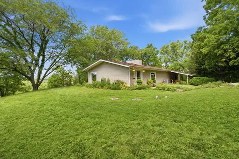 2049 Mississippi View Muscatine IA 52761