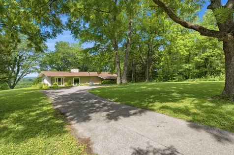 2049 Mississippi View Muscatine IA 52761