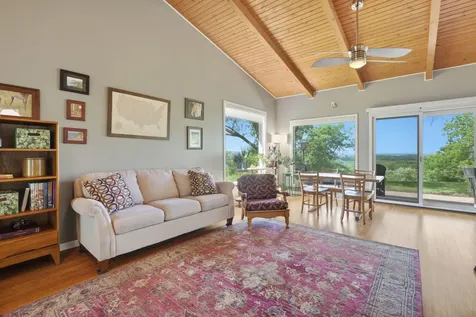 2049 Mississippi View Muscatine IA 52761