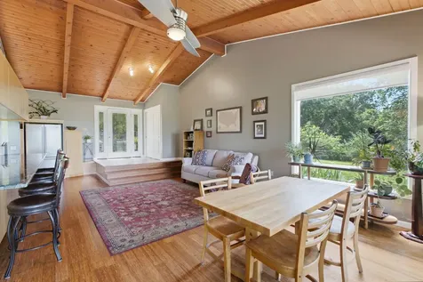 2049 Mississippi View Muscatine IA 52761