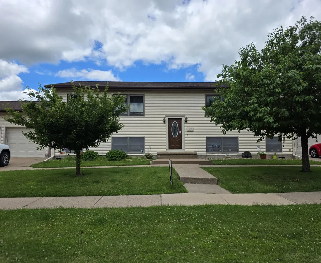 1203 Apt 2 Kirstin Court Muscatine IA 52761
