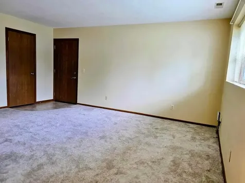 1203 Apt 2 Kirstin Court Muscatine IA 52761