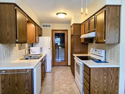 1203 Apt 2 Kirstin Court Muscatine IA 52761
