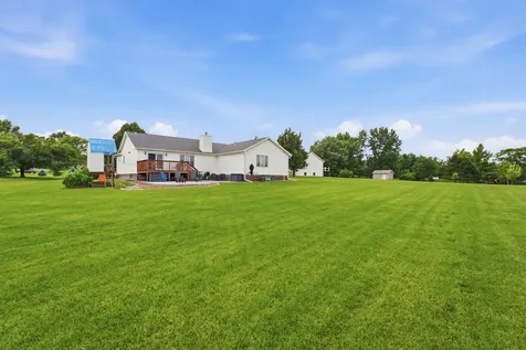 2733 Birdie Drive Muscatine IA 52761