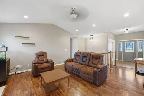 310B York Wilton IA 52778