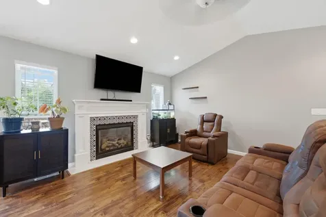 310B York Wilton IA 52778